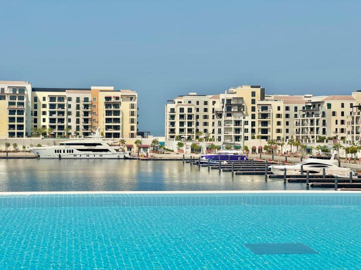 Port De La Mer Secret 21