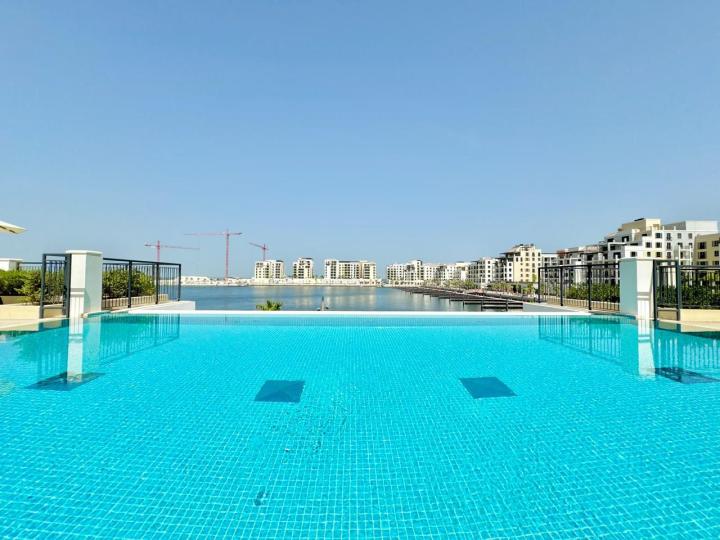 Port De La Mer Secret Infinity Pool